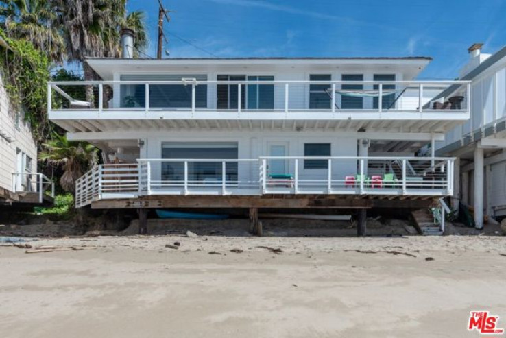 Residential Lease in Malibu Beach