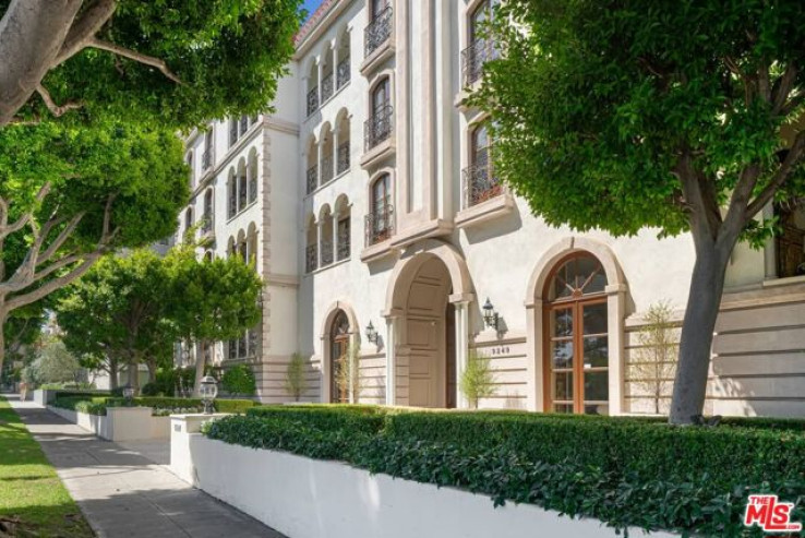 Residential Home in Beverly Hills