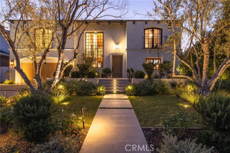 Residential Home in Newport Heights