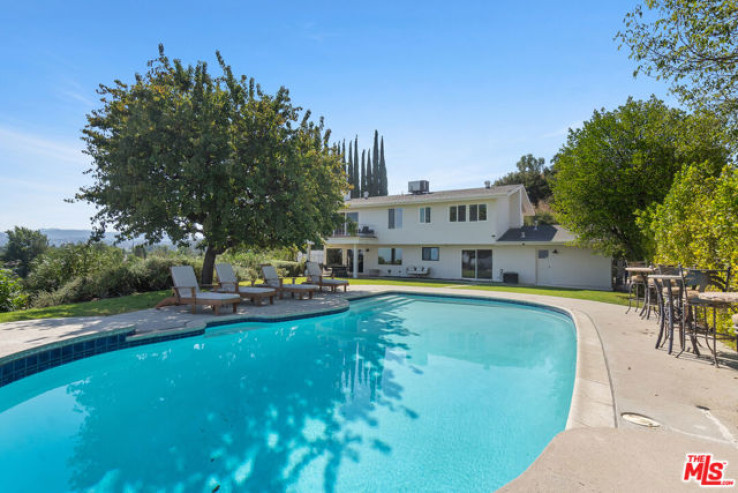 Residential Home in Woodland Hills