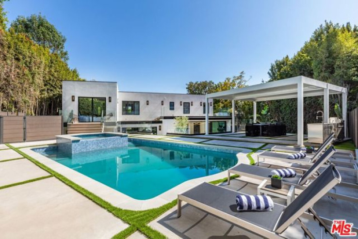 Residential Home in Sunset Strip - Hollywood Hills West