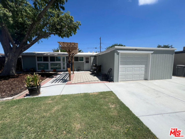 4 Bed Home to Rent in Lancaster, California