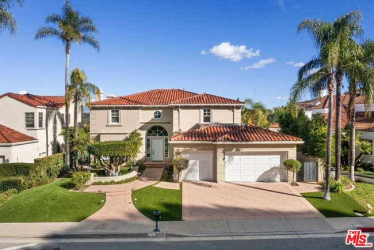 Residential Home in Calabasas