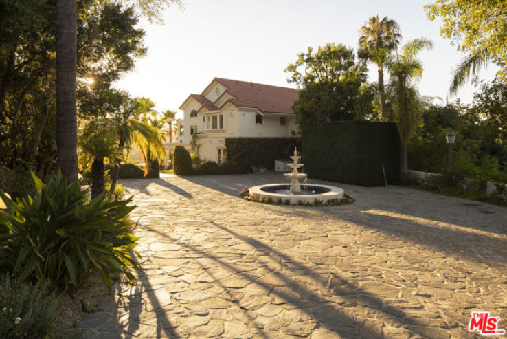 7 Bed Home for Sale in Los Angeles, California