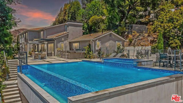 8 Bed Home to Rent in Los Angeles, California