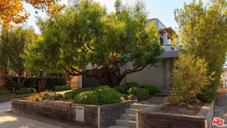 Residential Home in Hancock Park-Wilshire