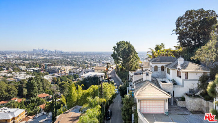 Residential Home in Sunset Strip - Hollywood Hills West