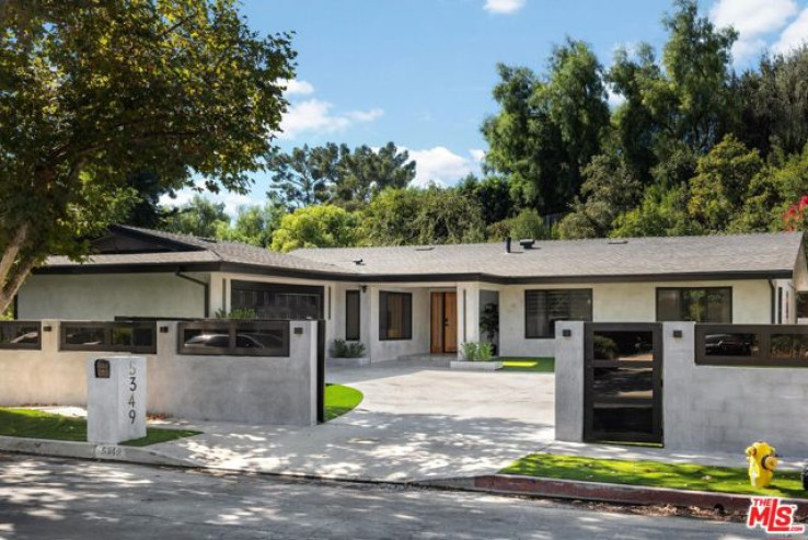 Residential Home in Woodland Hills