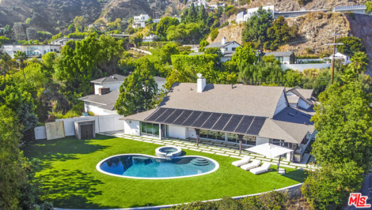 Residential Home in Sunset Strip - Hollywood Hills West