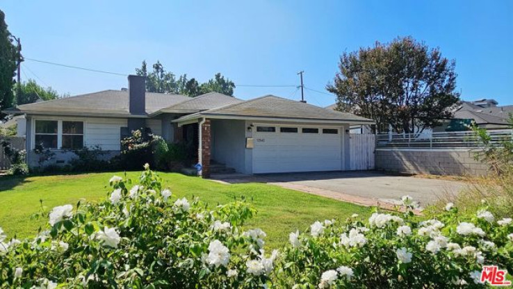 3 Bed Home to Rent in Valley Village, California