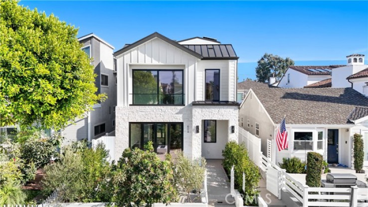 3 Bed Home for Sale in Corona del Mar, California