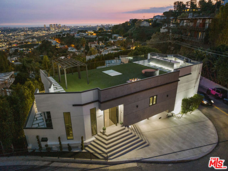 Residential Home in Sunset Strip - Hollywood Hills West