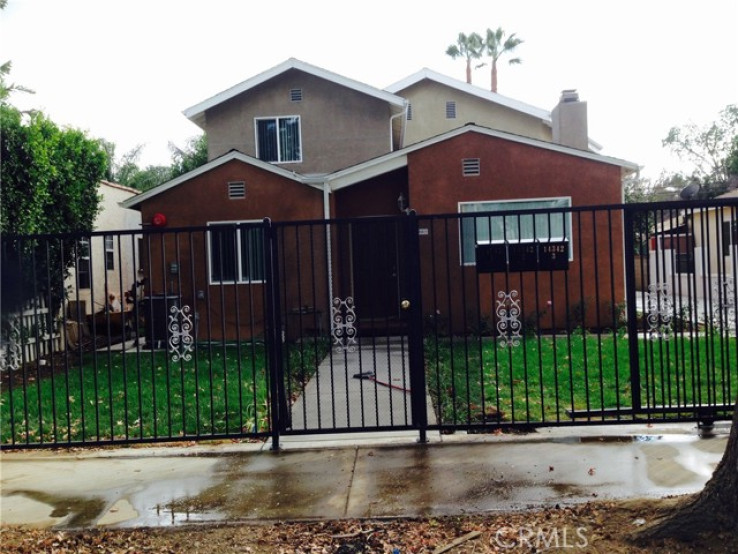 3 Bed Home to Rent in Sherman Oaks, California