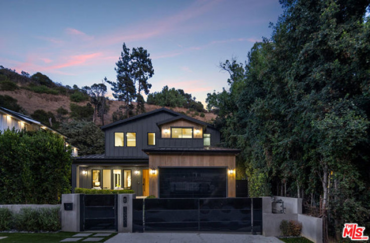 Residential Home in Beverly Hills Post Office