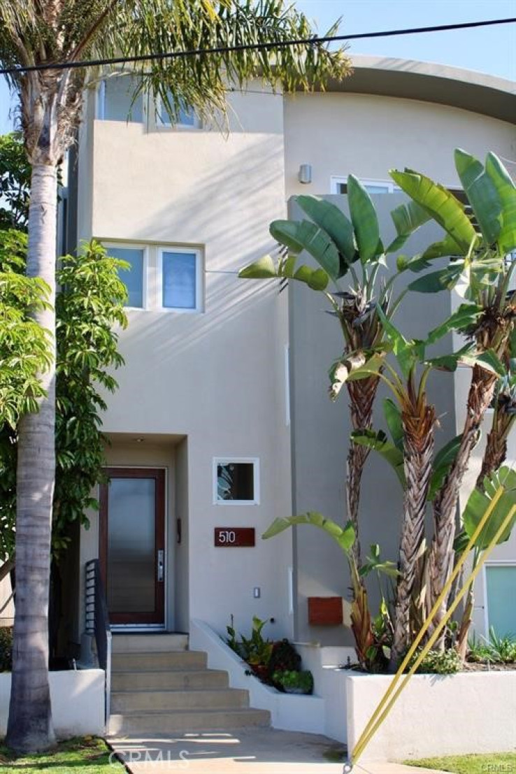 3 Bed Home to Rent in Hermosa Beach, California