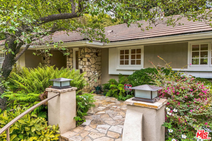 Residential Home in Bel Air - Holmby Hills