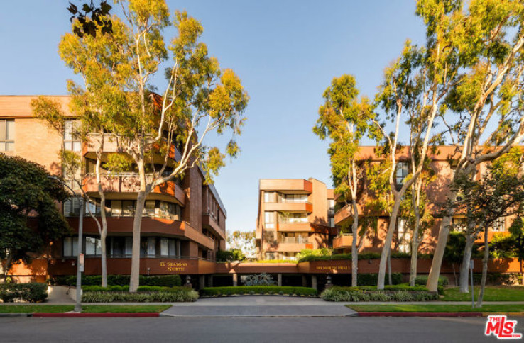 Residential Home in Beverly Hills