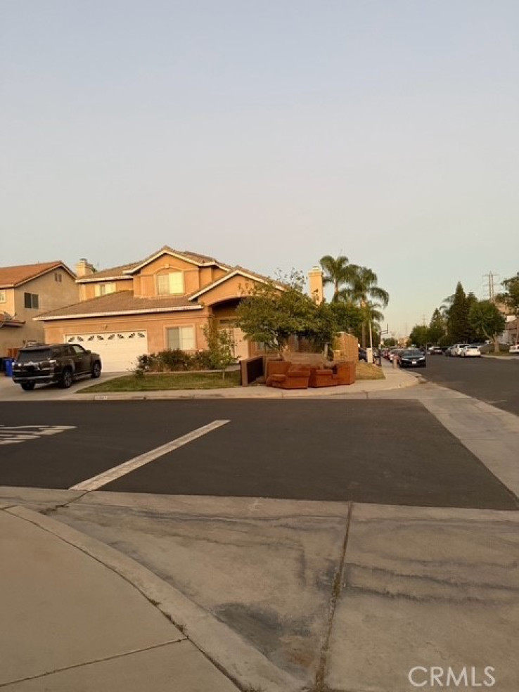 4 Bed Home to Rent in Fontana, California