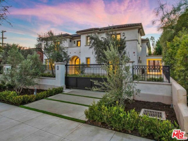 6 Bed Home for Sale in Beverly Hills, California