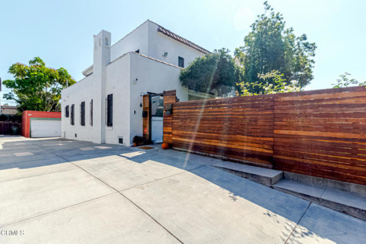 Residential Home in Mid-Wilshire