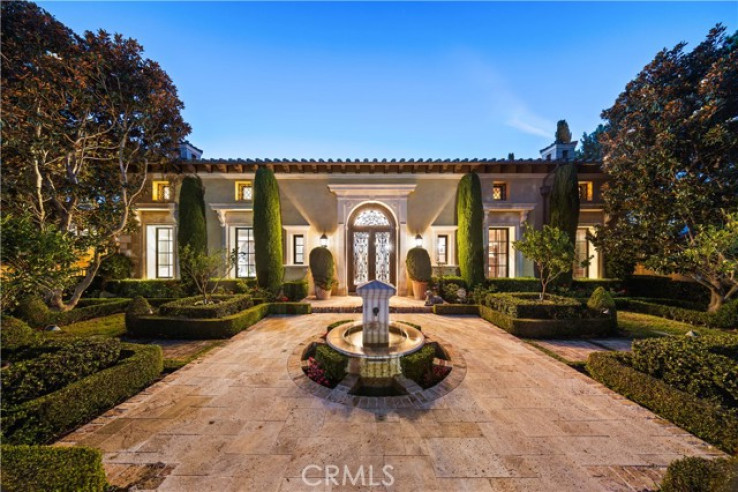 Residential Home in Crystal Cove