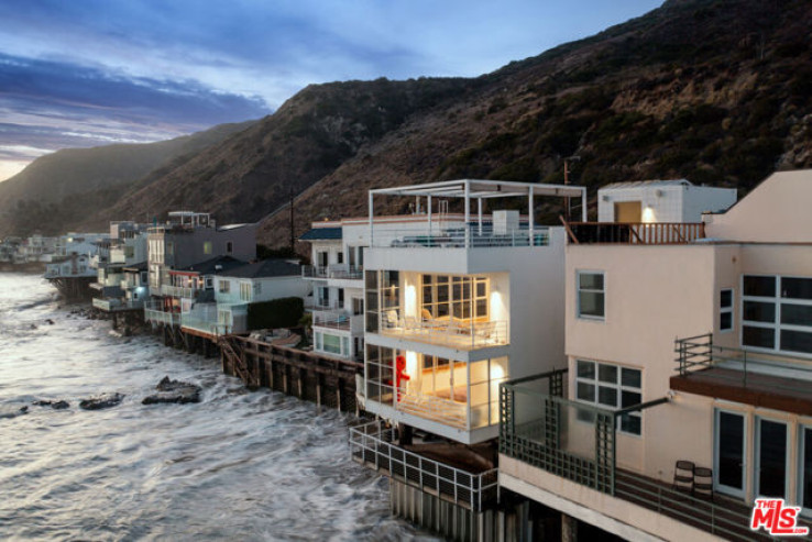 Residential Home in Malibu Beach