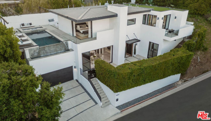 Residential Home in Sunset Strip - Hollywood Hills West