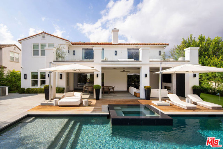 Residential Home in Calabasas