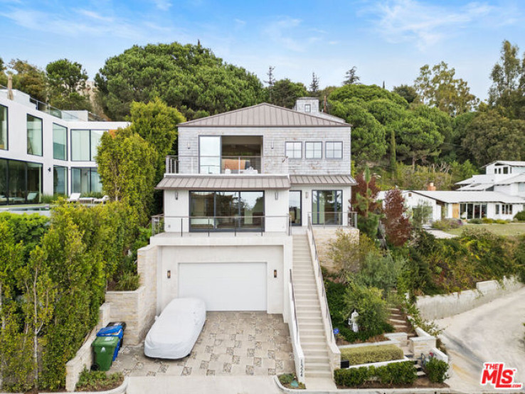 Residential Home in Pacific Palisades