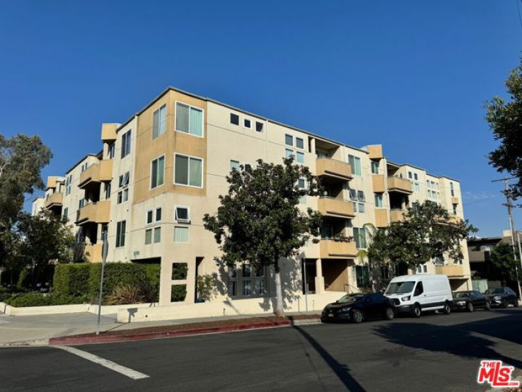 Residential Lease in Palms - Mar Vista