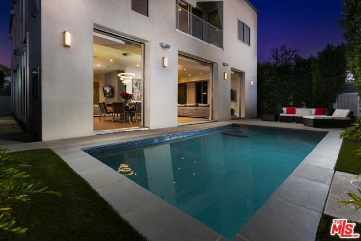 Residential Lease in West Hollywood Vicinity