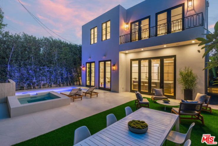 5 Bed Home for Sale in Los Angeles, California