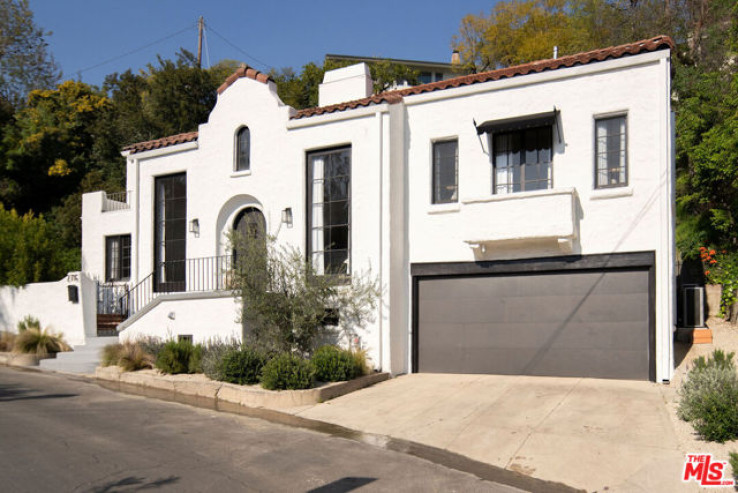 Residential Lease in Hollywood Hills East