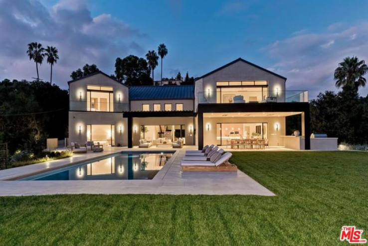 Residential Home in Bel Air - Holmby Hills