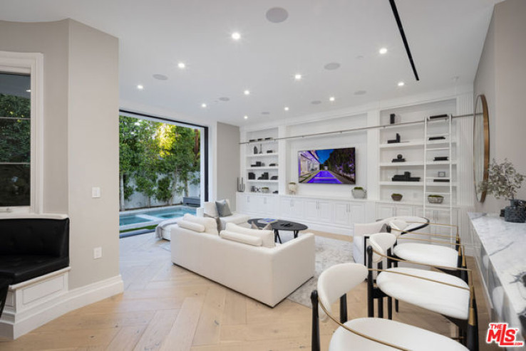 Residential Lease in West Hollywood Vicinity