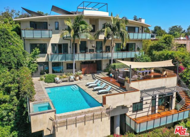 Residential Home in Pacific Palisades