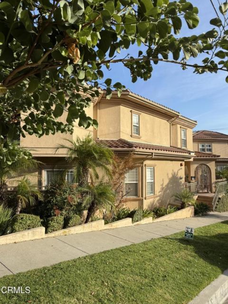 3 Bed Home to Rent in La Crescenta, California