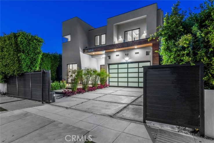 5 Bed Home for Sale in Los Angeles, California