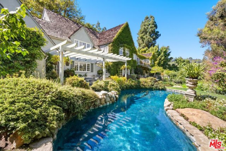 Residential Home in Bel Air - Holmby Hills