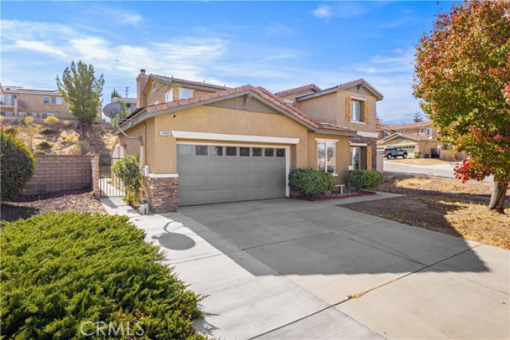 6 Bed Home to Rent in Palmdale, California