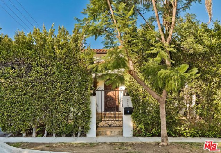 Residential Home in West Hollywood Vicinity