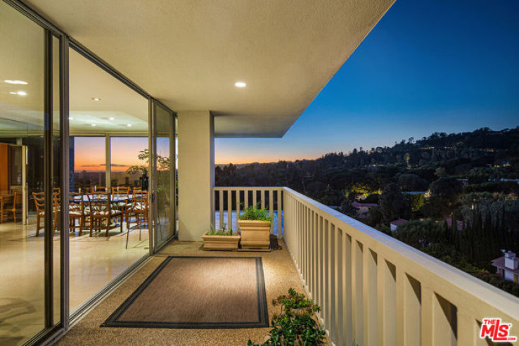 Residential Home in Sunset Strip - Hollywood Hills West