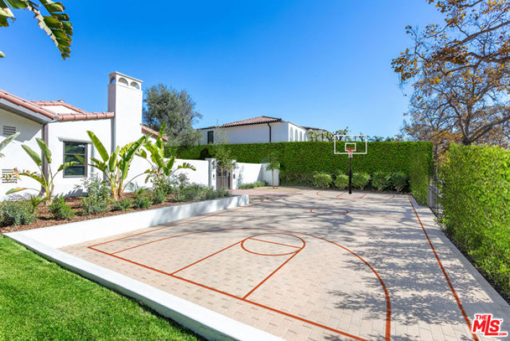 Residential Home in Beverly Hills