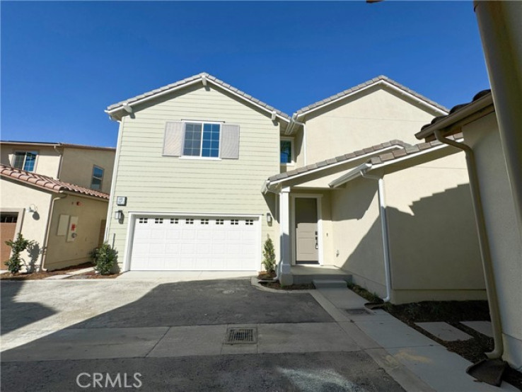 5 Bed Home to Rent in Fontana, California