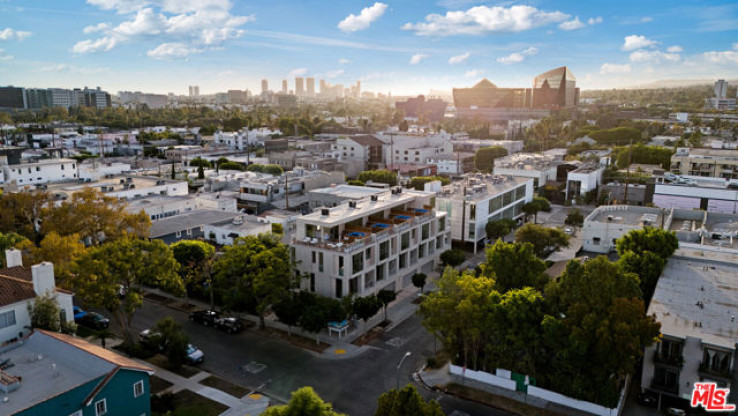 Residential Lease in West Hollywood Vicinity