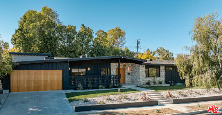 Residential Home in Woodland Hills