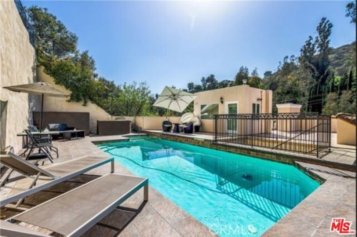 4 Bed Home to Rent in Beverly Hills, California