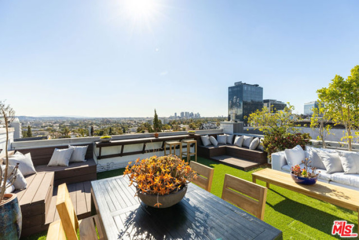 Residential Home in Sunset Strip - Hollywood Hills West