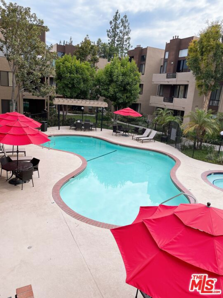 2 Bed Home to Rent in Canoga Park, California