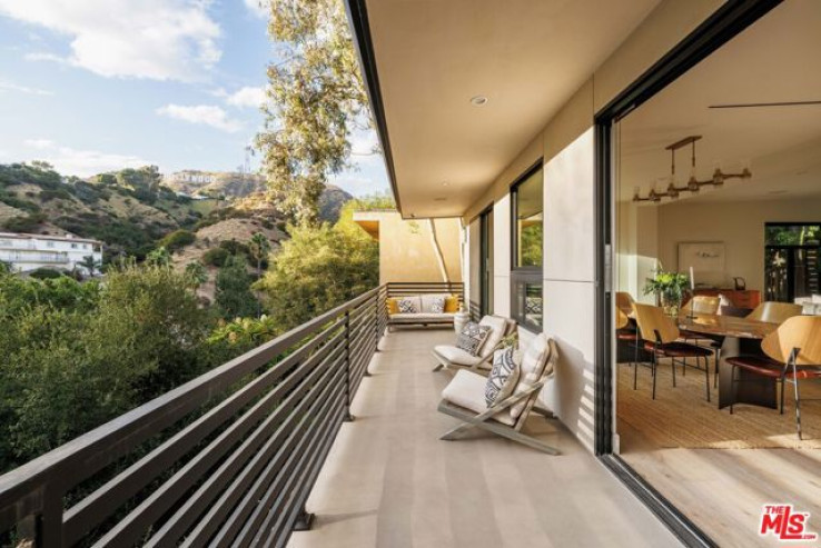 Residential Home in Hollywood Hills East